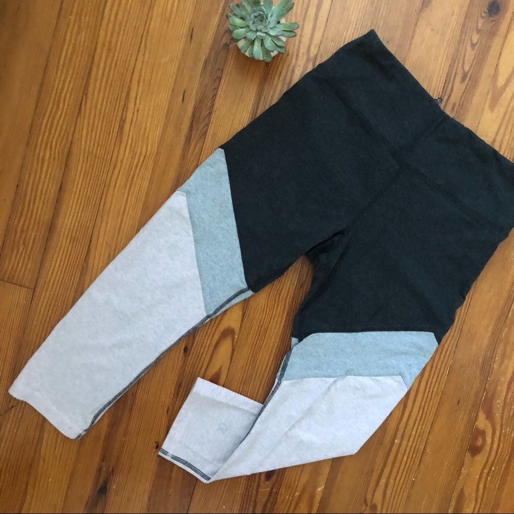 Calvin Klein // women’s pink & gray heathered 3/4 length performance leggings